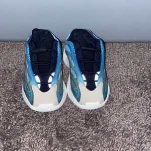 Adidas Yeezy Kids Yeezy 700 V3 Kids Arzareth Shoes